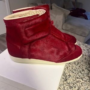 Margiela calf fur burgundy red hue